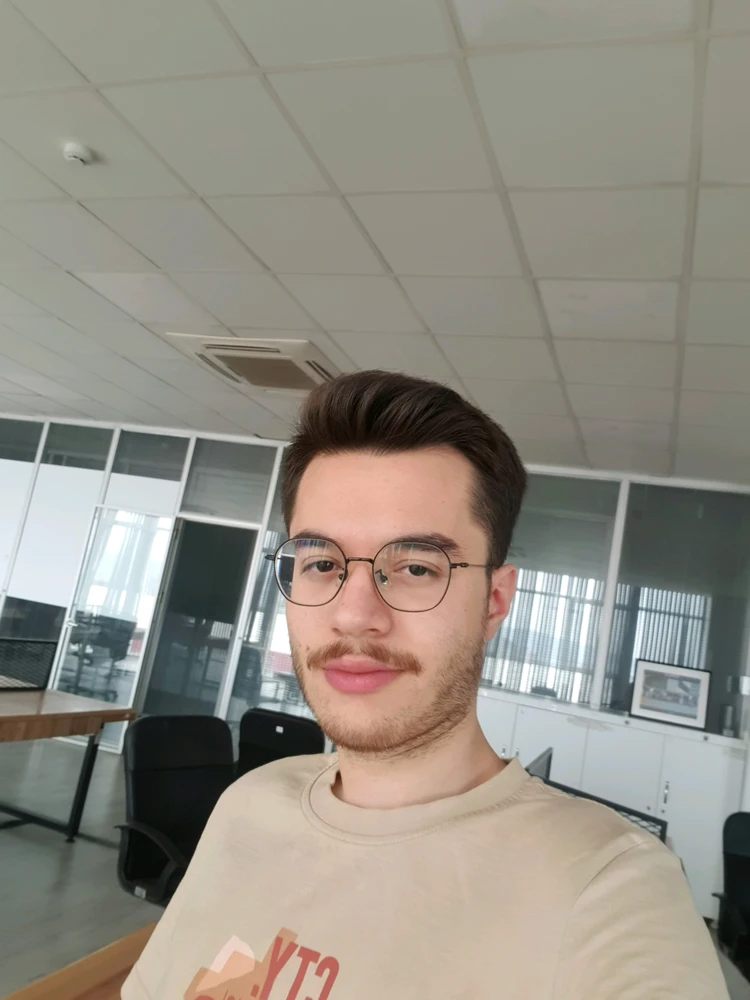 GIF uploaded by Emir