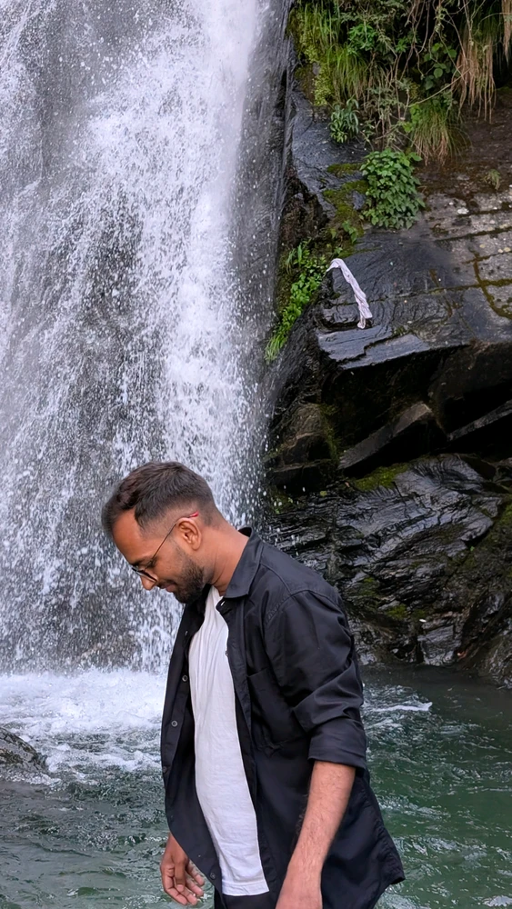 GIF na in-upload ni Anuj