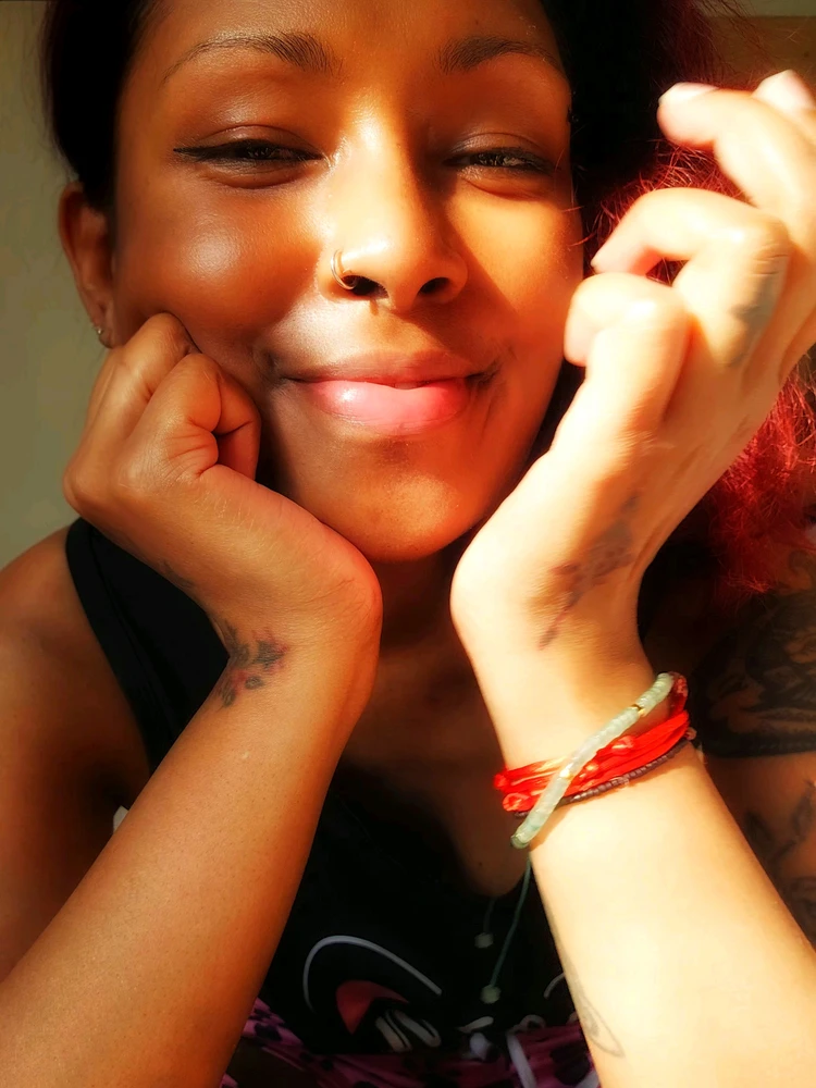 GIF gi-upload ni Roxane
