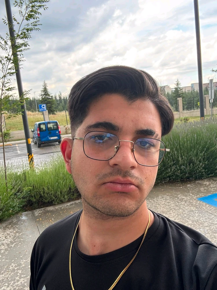 GIF uploaded by Enes
