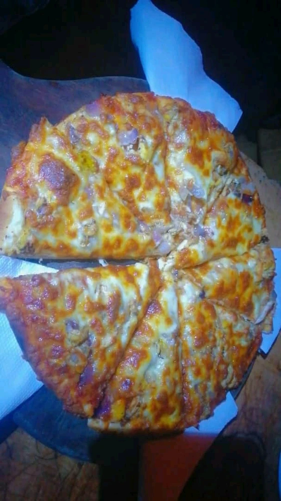 I bet someone who knows how to make pizza can won my heart ๐โค๏ธ