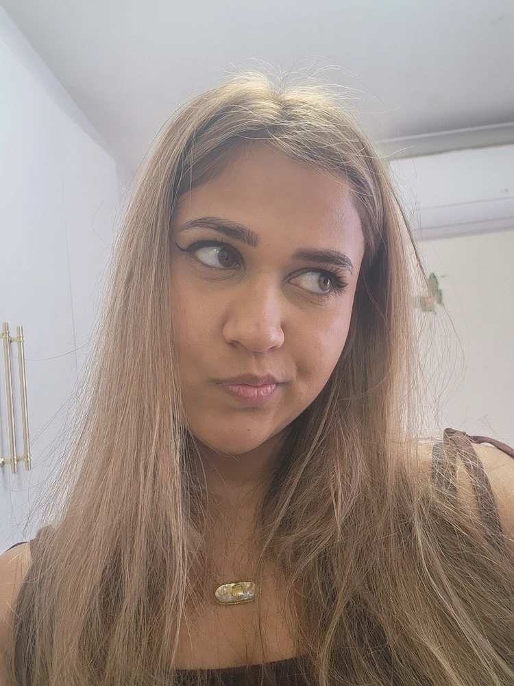 GIF pujat per Celina