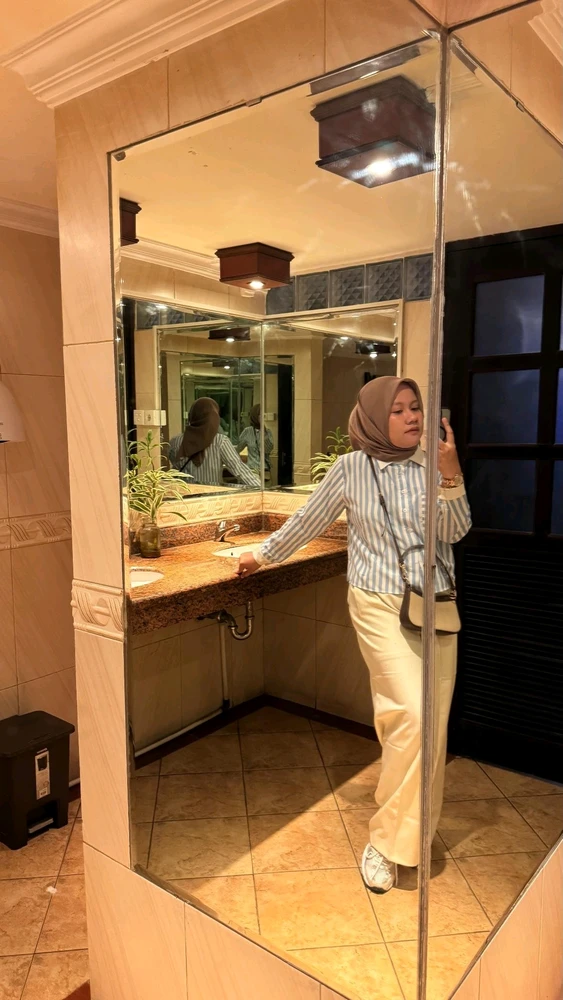 GIF uploaded by Dewi Harahap