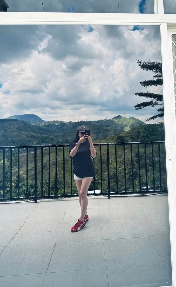 GIF uploaded by Eza