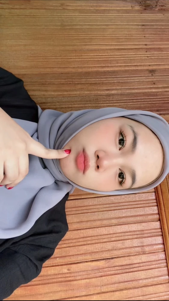 GIF uploaded by Tasya