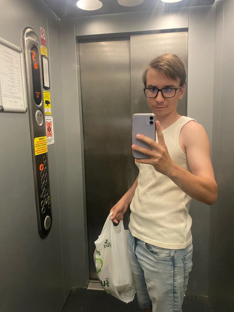 Sliko je naložil kiosek