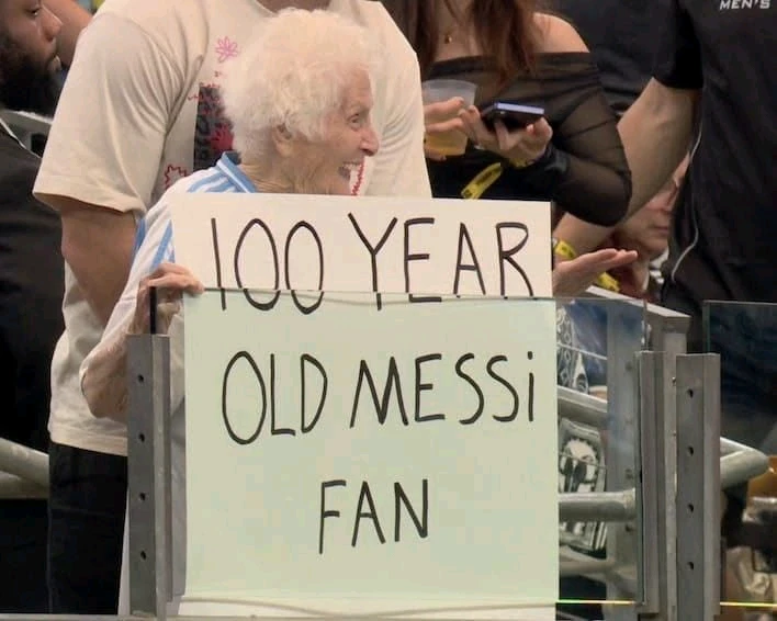 GIF uploaded by Lilly