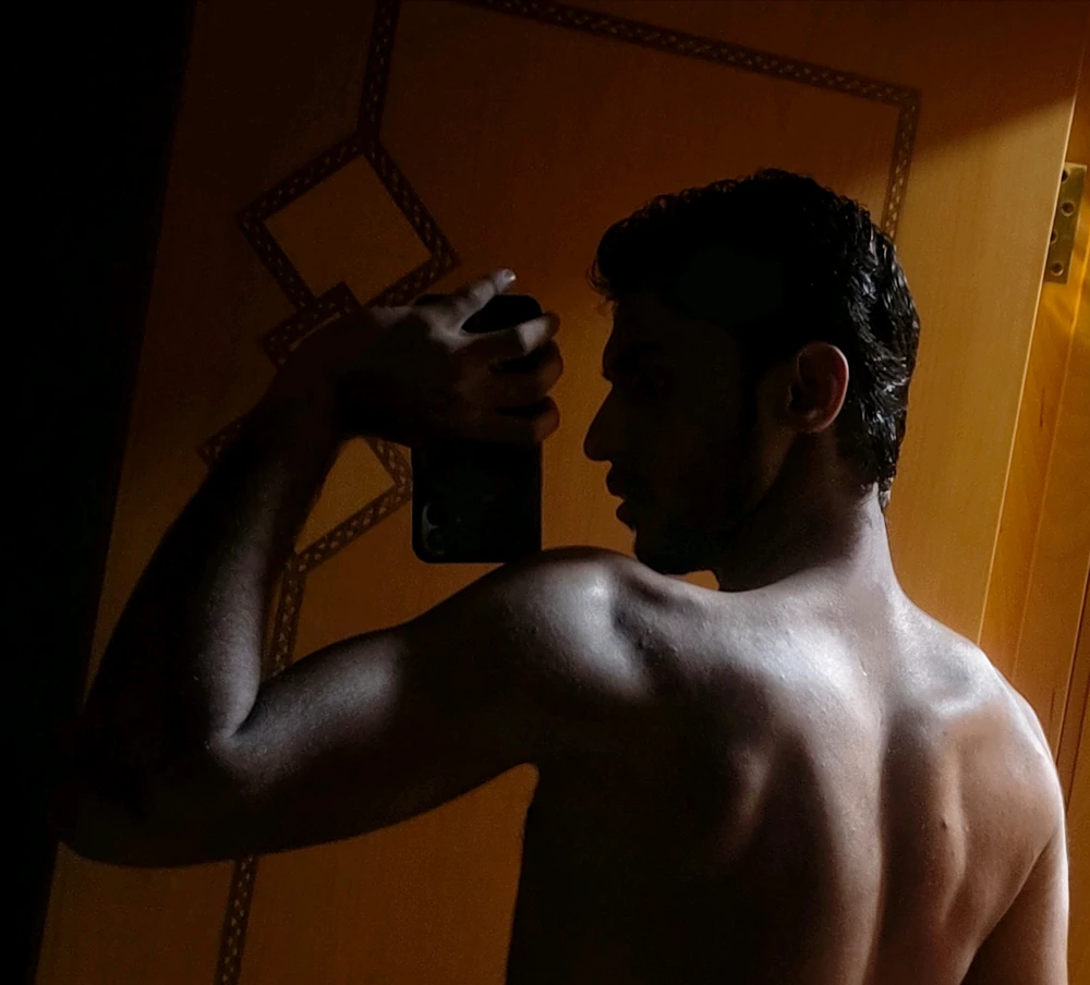GIF tso los ntawm Armaan