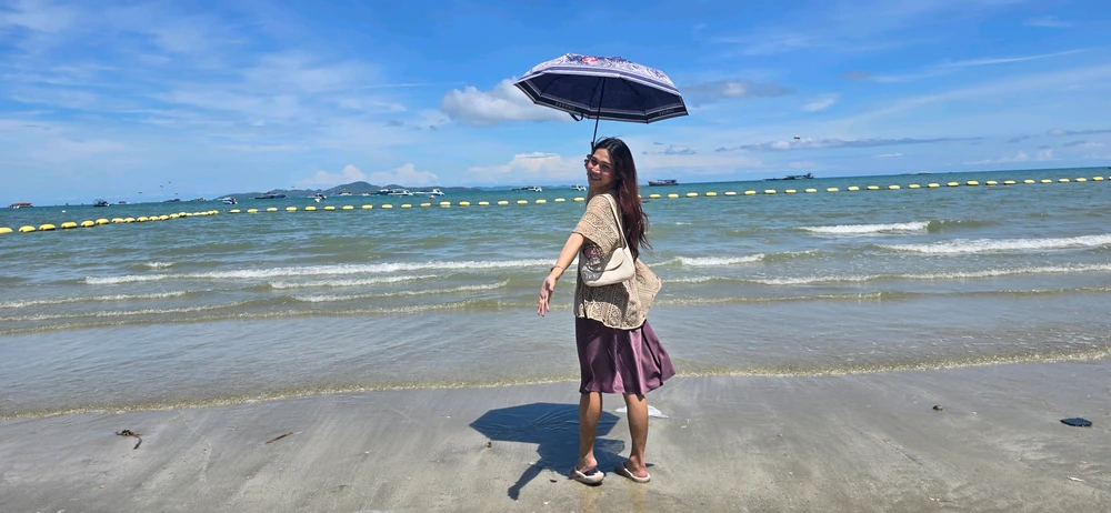 GIF uploaded by Yelle