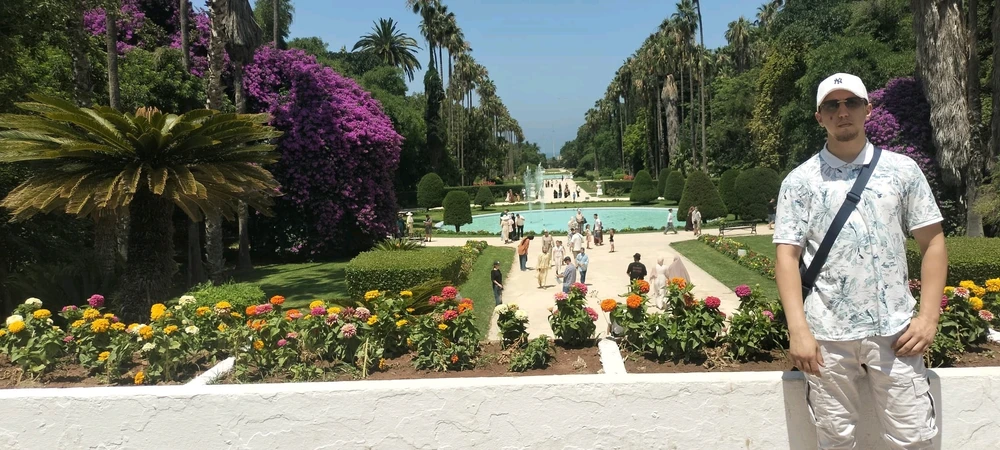 GIF uploaded by Abdellah