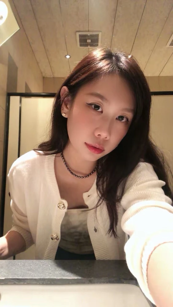 GIF uploaded by Bebby