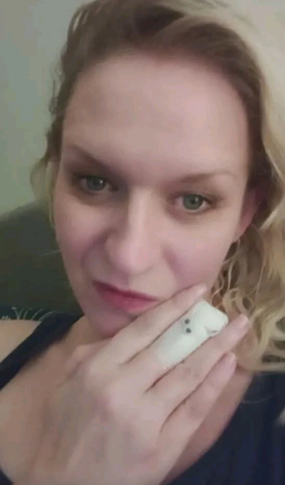 GIF įkėlė May