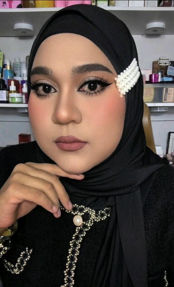 GIF nahrál Nabila Ananda Pauzi