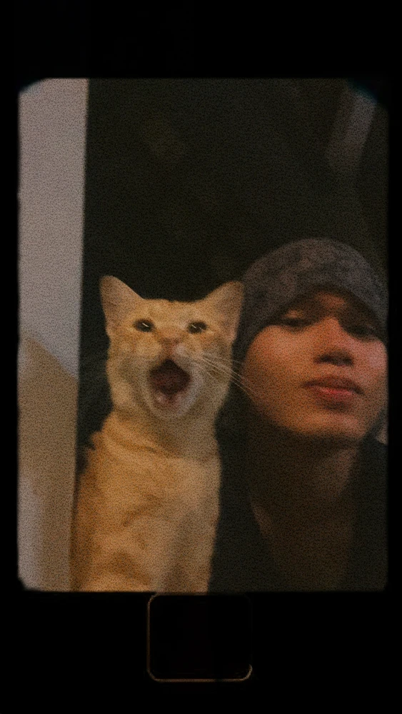 GIF ilipakiwa na Izzat