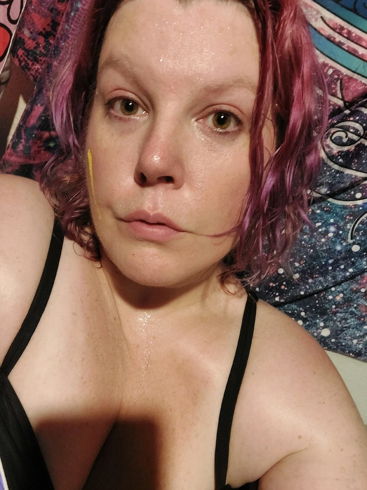 GIF eropgeluede vum Melissa