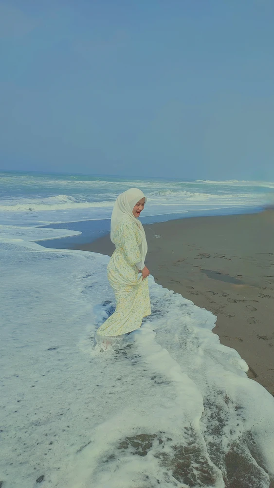 GIF uploaded by Amel