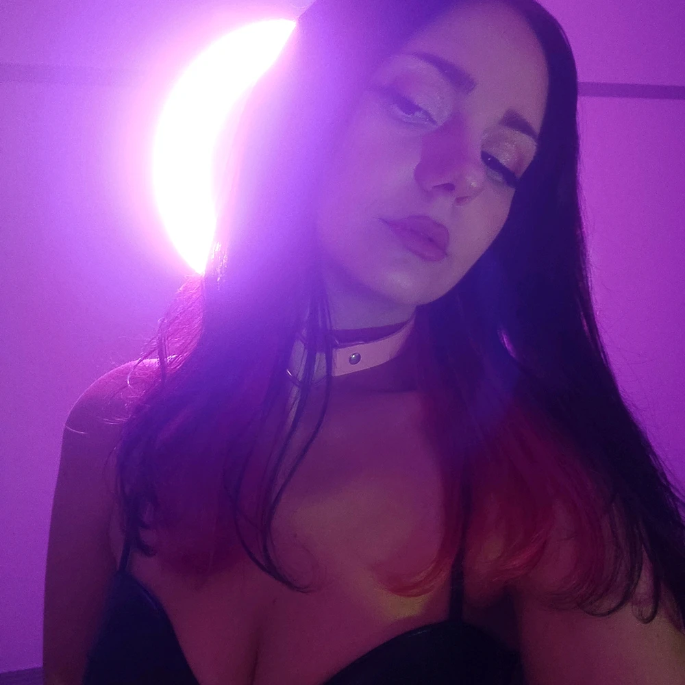 GIF tso los ntawm Svitlana