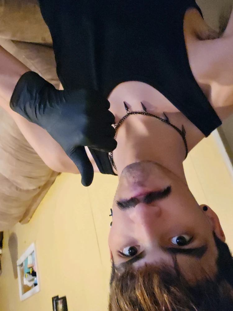 GIF na in-upload ni Cayden