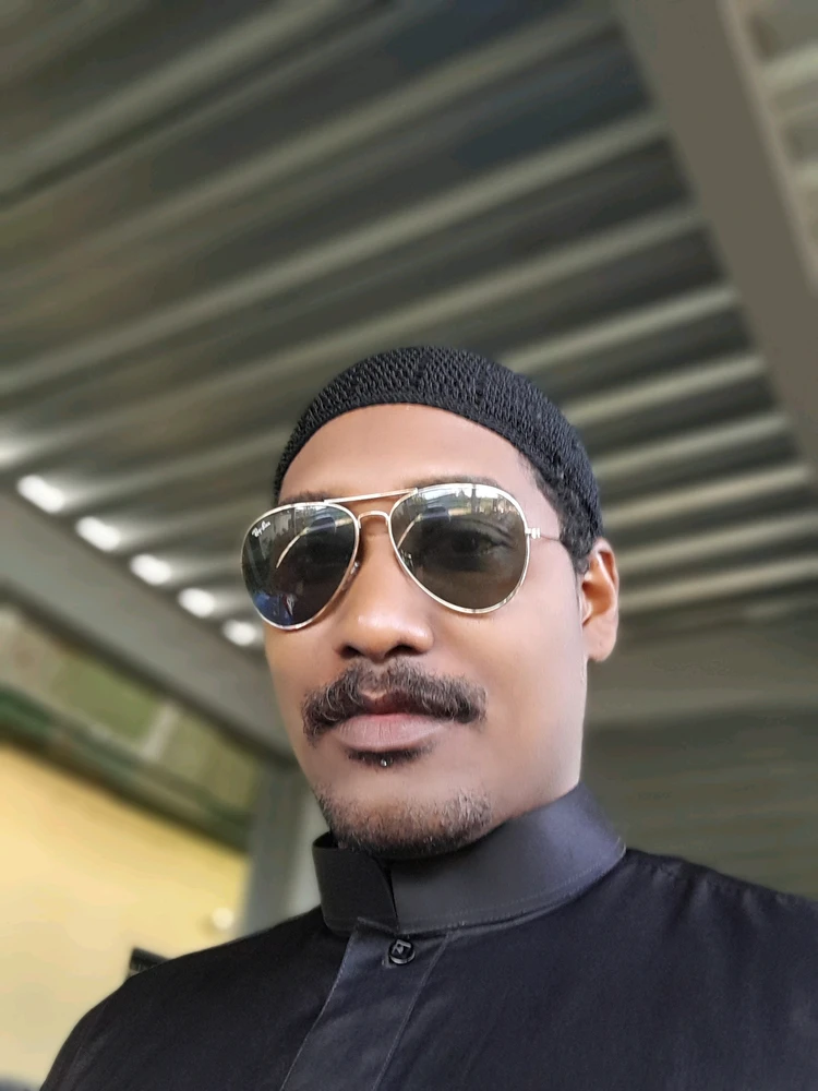 GIF tso los ntawm Deron Bakhorie