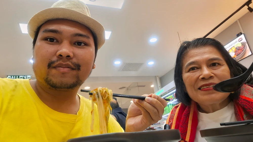 GIF diunggah ku Edo