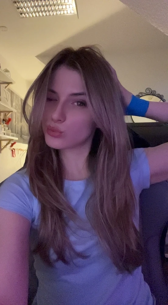 GIF imtella' minn Lara