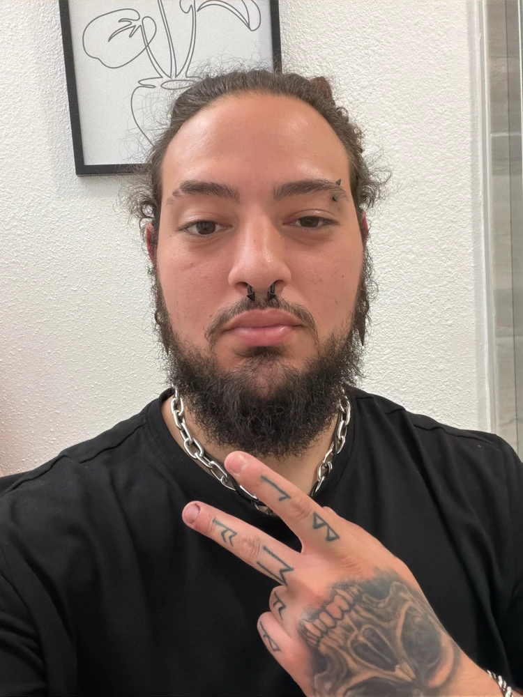 Ata na tu'uina e Hector Medina