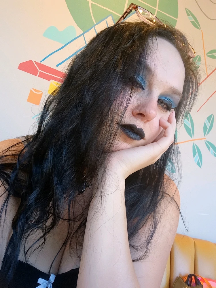 GIF uploaded by Faylen