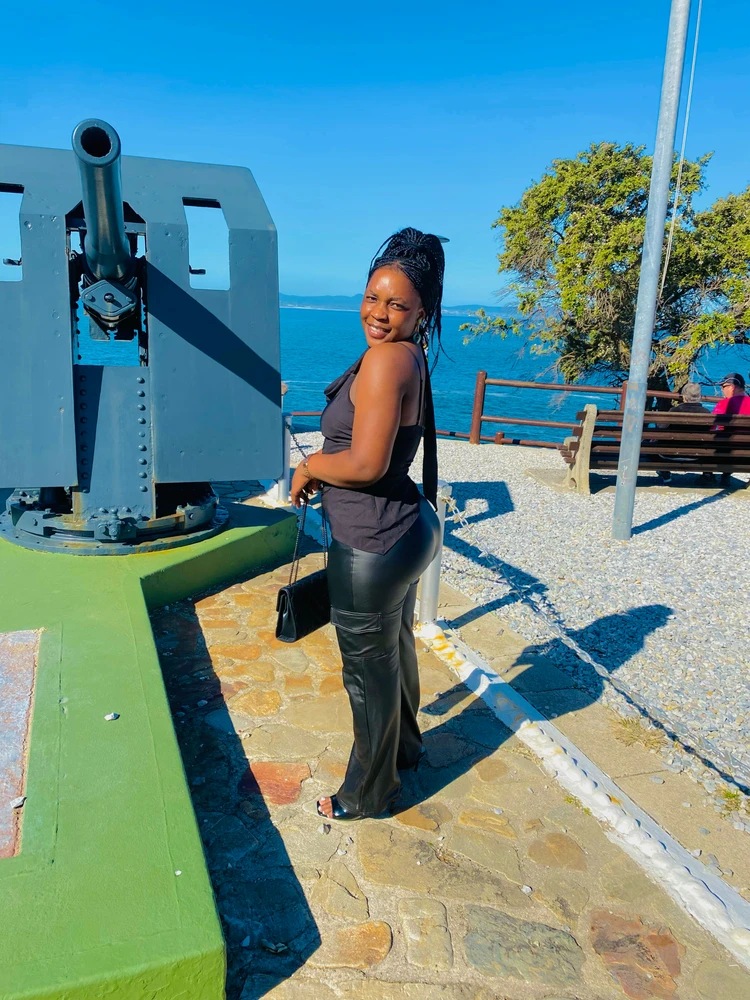 GIF nke Tracy bugoro