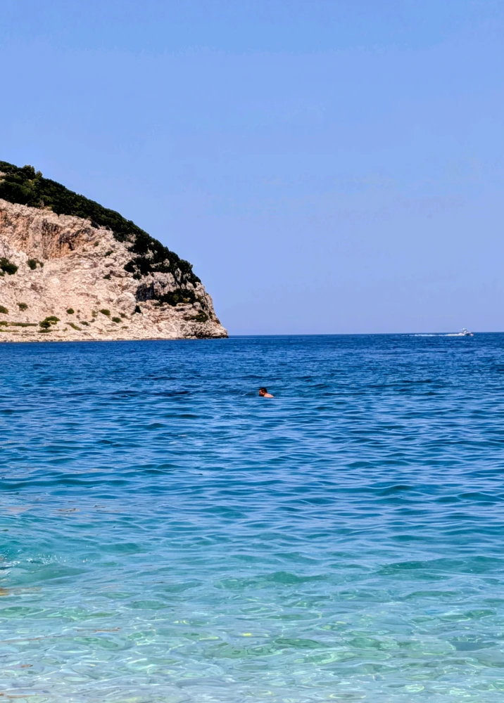 GIF uploaded by Iri