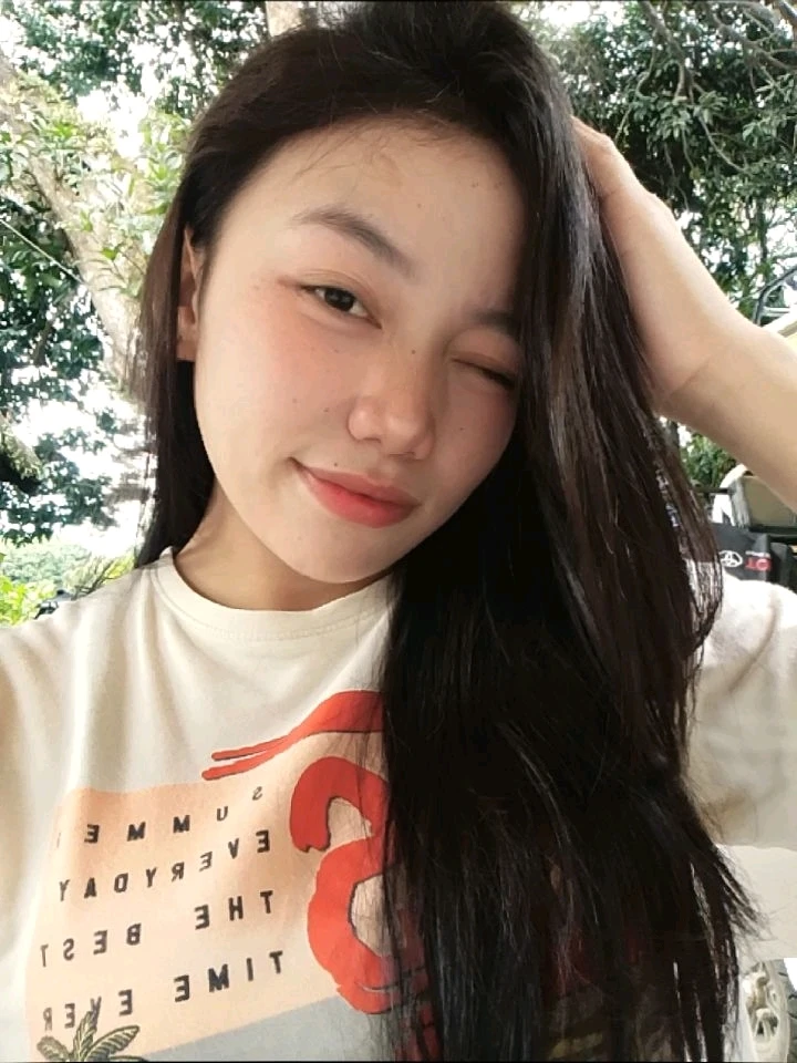 GIF uploaded by Elyn