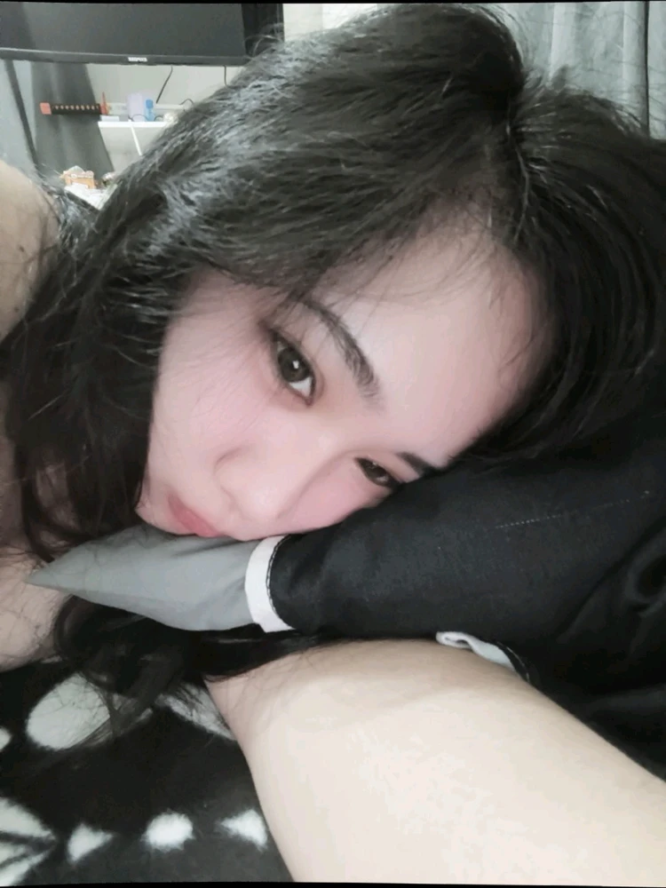 GIF uploaded by Rie