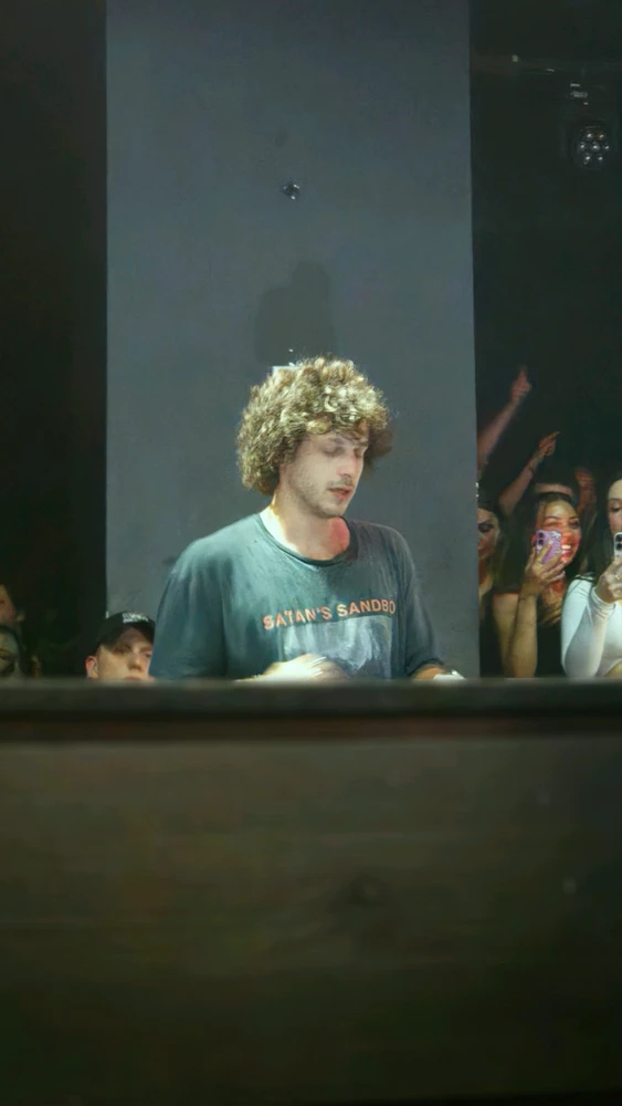GIF eropgeluede vum Josh