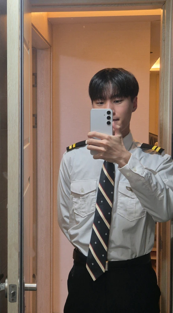 GIF uploaded by 야간비행