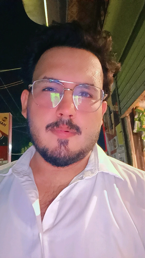 GIF gi-upload ni Umair