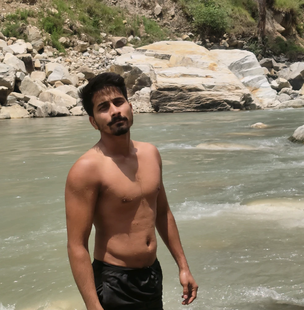GIF uu soo galiyey Aman Sharma