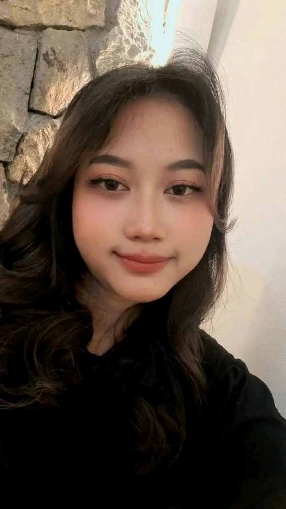 GIF uploaded by Salsabila