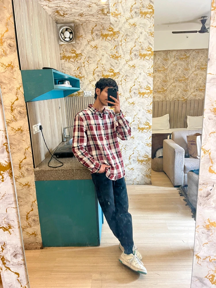 GIF na in-upload ni Adil