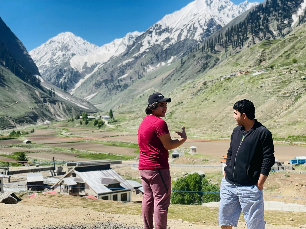 GIF uu soo galiyey Hassan