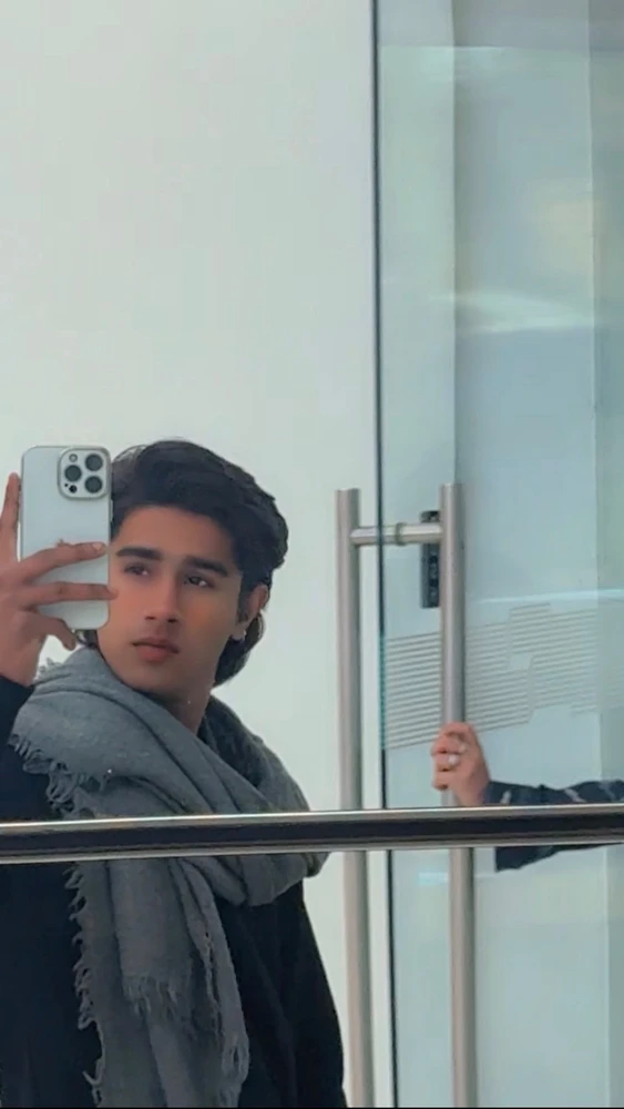 Zayn അപ്ലോഡ് ചെയ്ത GIF
