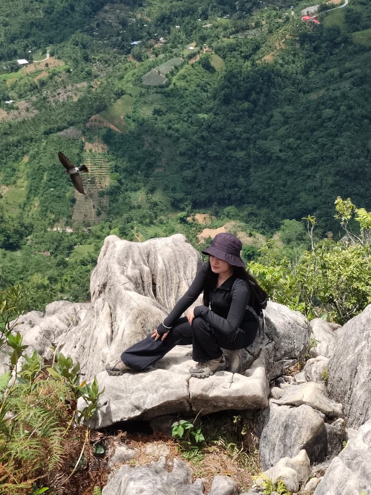 GIF uploaded by Jee
