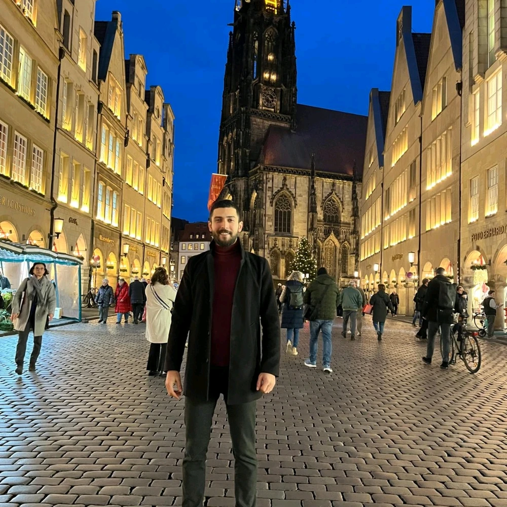 GIF gi-upload ni Adam