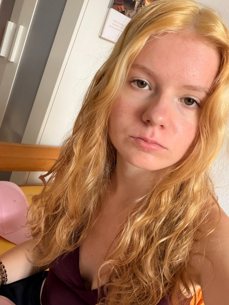 GIF diunggah ku Mia