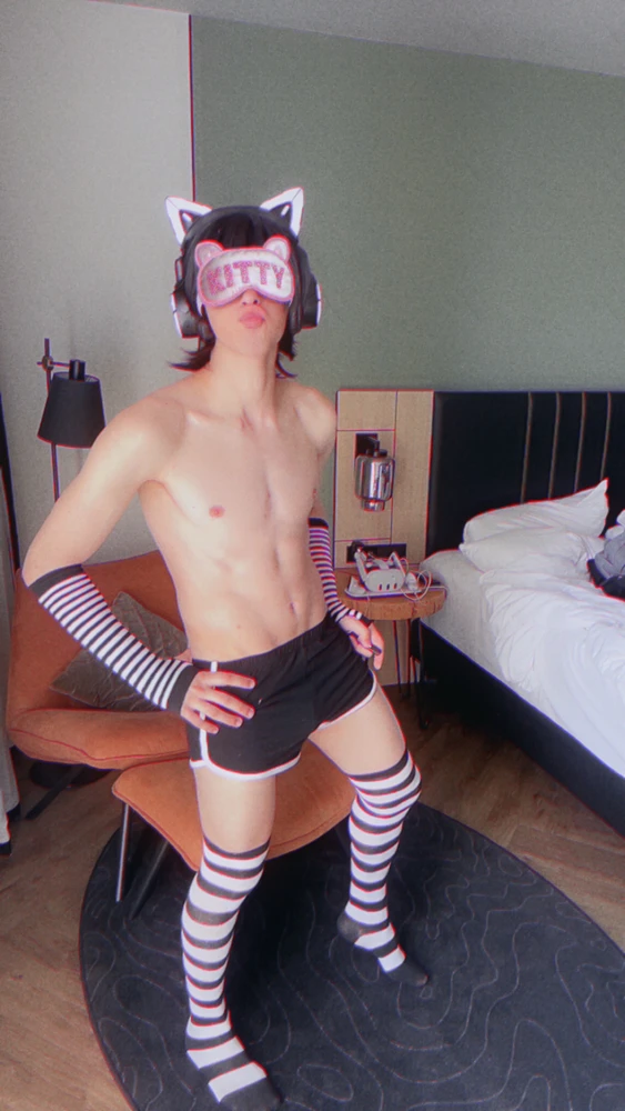 Image uploaded by F-Hoodie