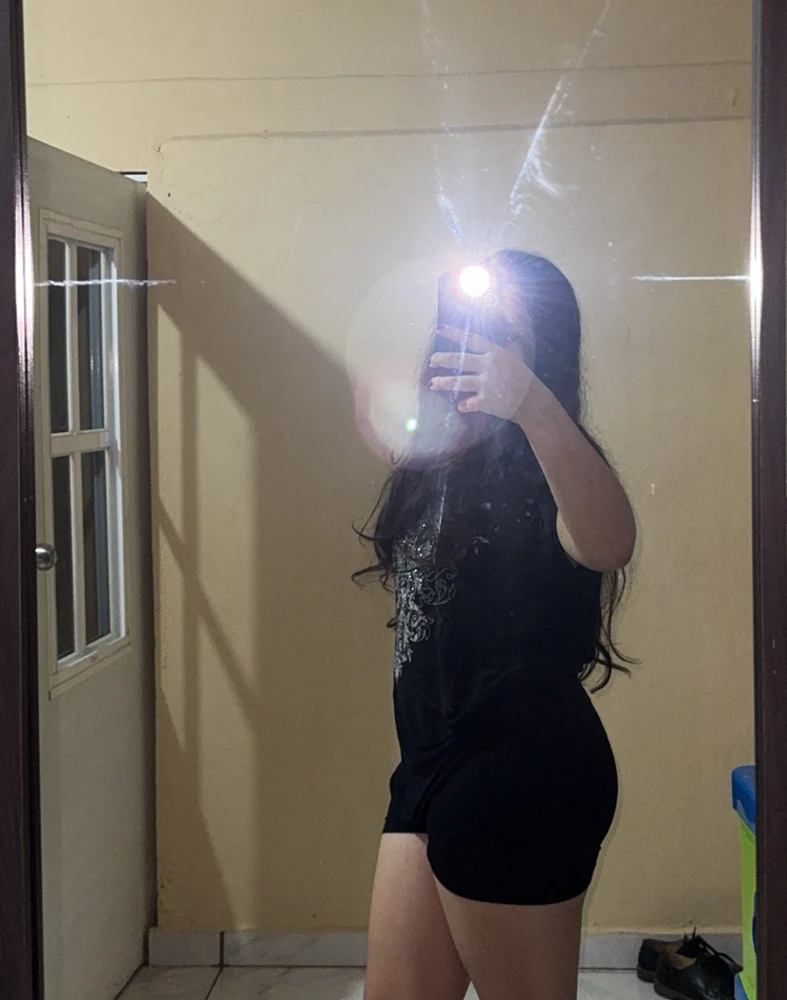 GIF ilipakiwa na Lizbeth