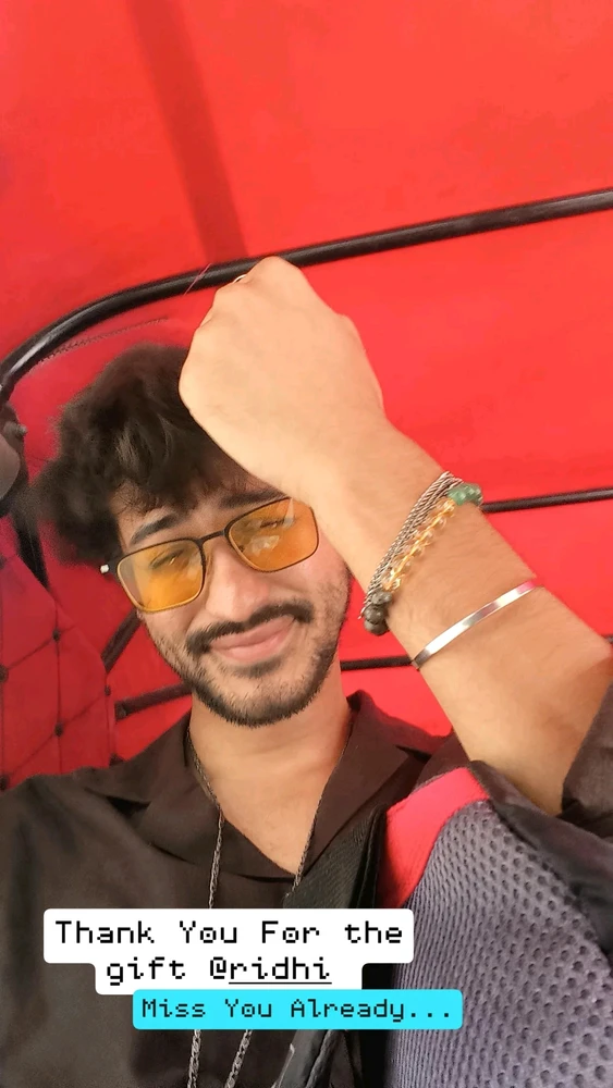 GIF gi-upload ni Bhavya