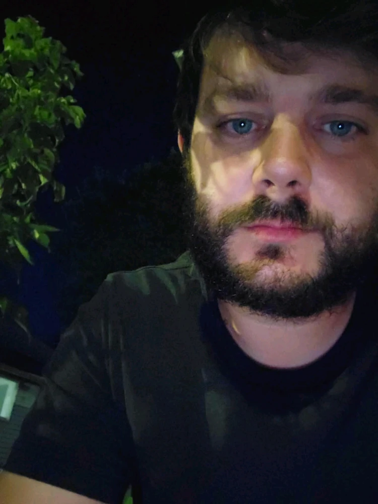 GIF eropgeluede vum Cory