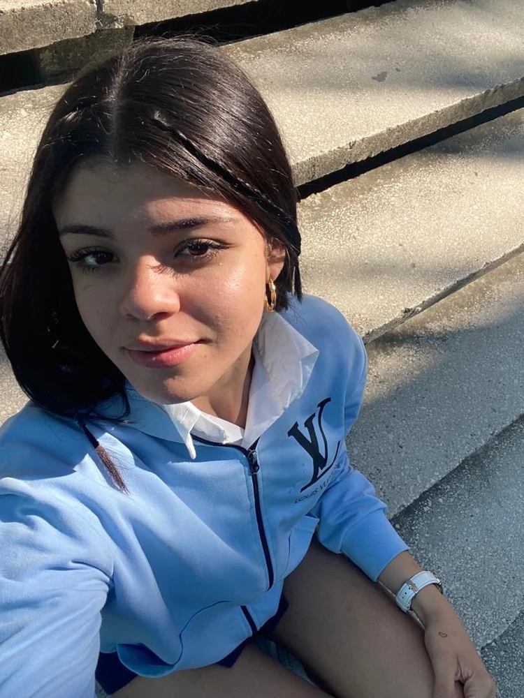 GIF uu soo galiyey Amelia