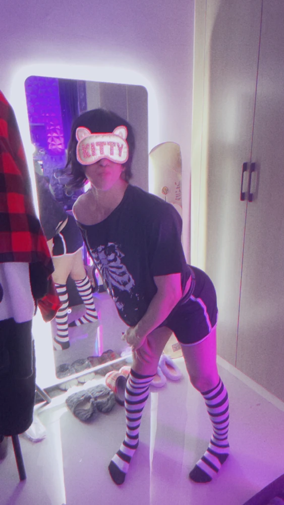 F-Hoodie tarapyndan ýüklenen surat