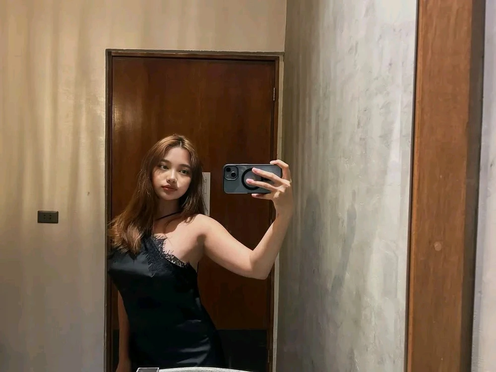 GIF uploaded by Julia