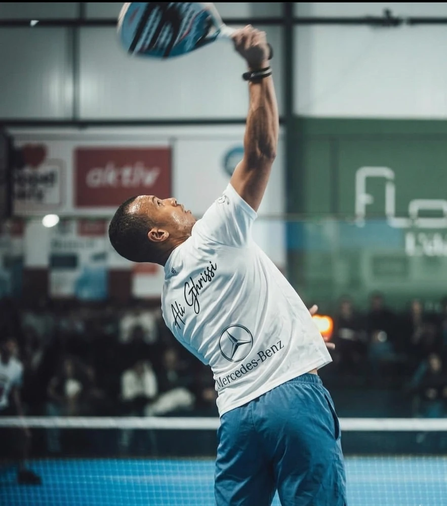 GIF gi-upload ni Ali